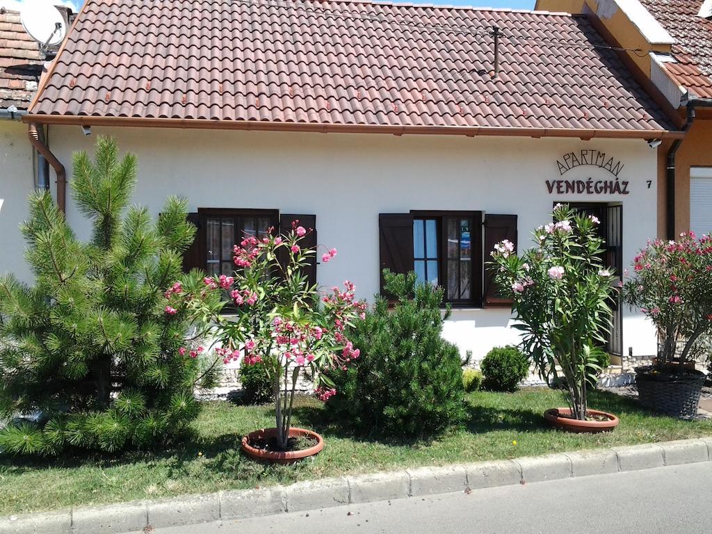 Gyoengyvendeghaz Apartment *